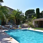 Appartement Rez De Villa - 4 Personnes - Frejus - Vue Piscine