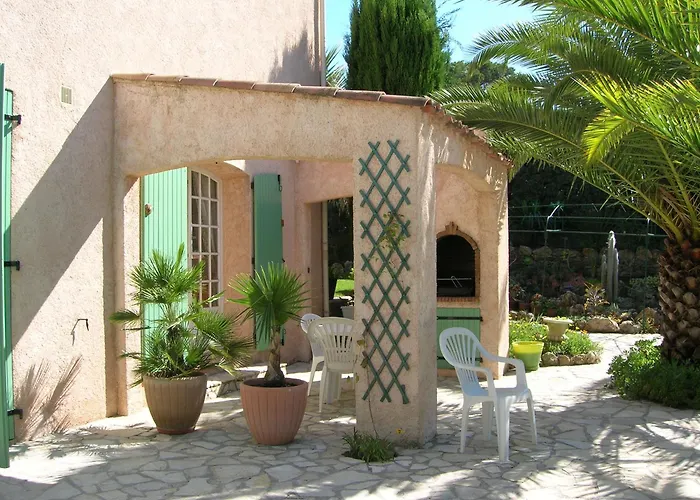 Appartement Rez De Villa - 4 Personnes - Frejus - Vue Piscine