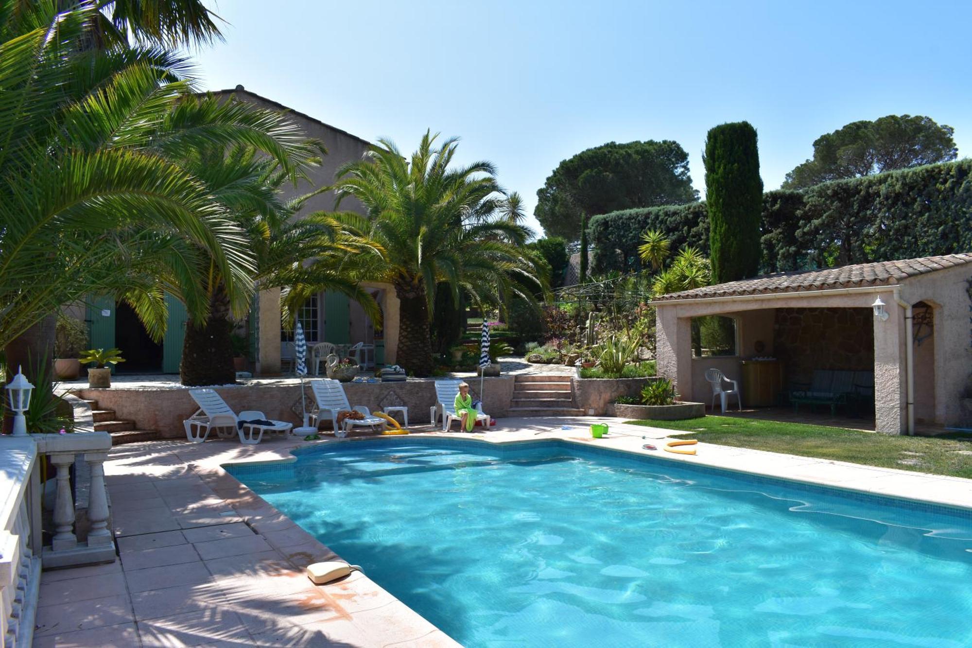 Rez De - 4 Personnes - - Vue Piscine Fréjus